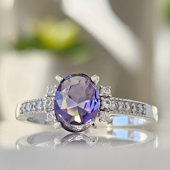 Oval Purple Amethyst Gemstone Ring, 925 Sterling Silver Charmed Aroma - Picture 5 of 6